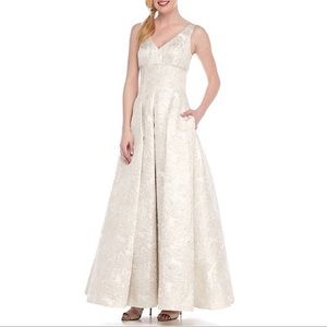 BETSY & ADAM BROCADE JACQUARD FLORAL METALLIC V-NECK FORMAL BALL GOWN DRESS